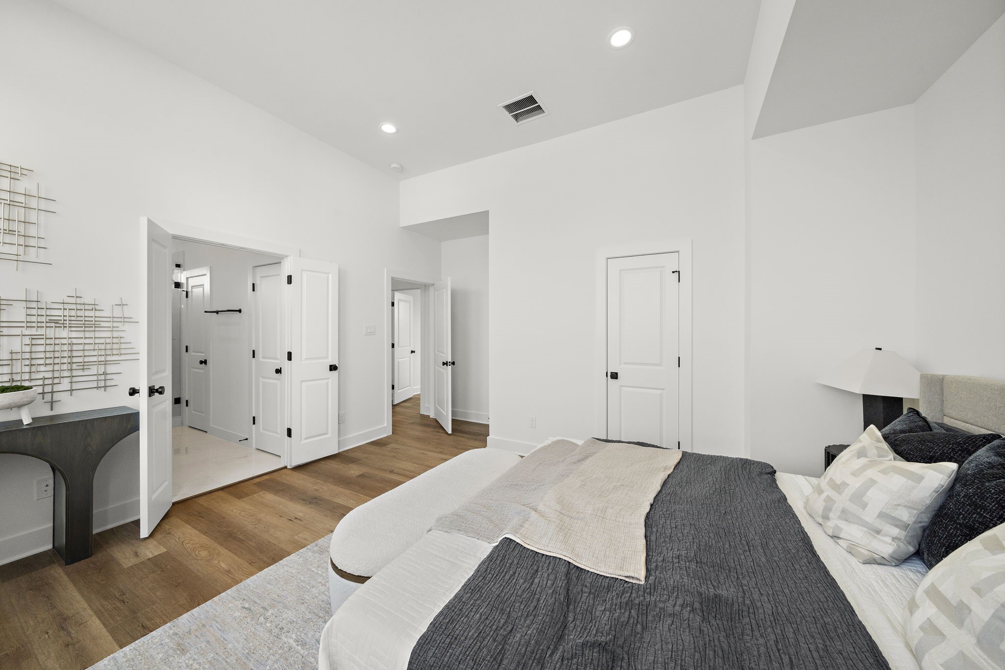 835 Elkhart Street, Unit E Houston, TX 77091 - Photo 22 of 34 Primary Bedroom