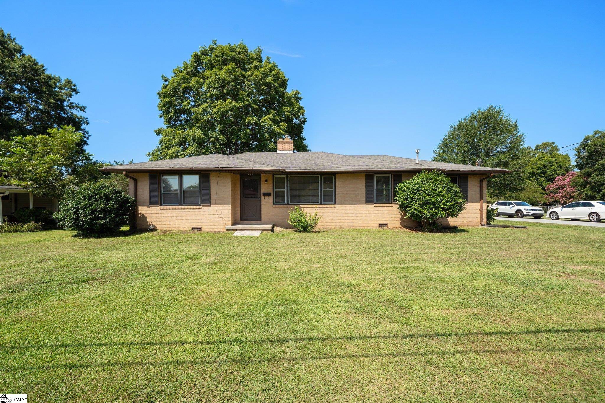 300 Reeves Drive Simpsonville, SC 29681 - Photo 2 of 28