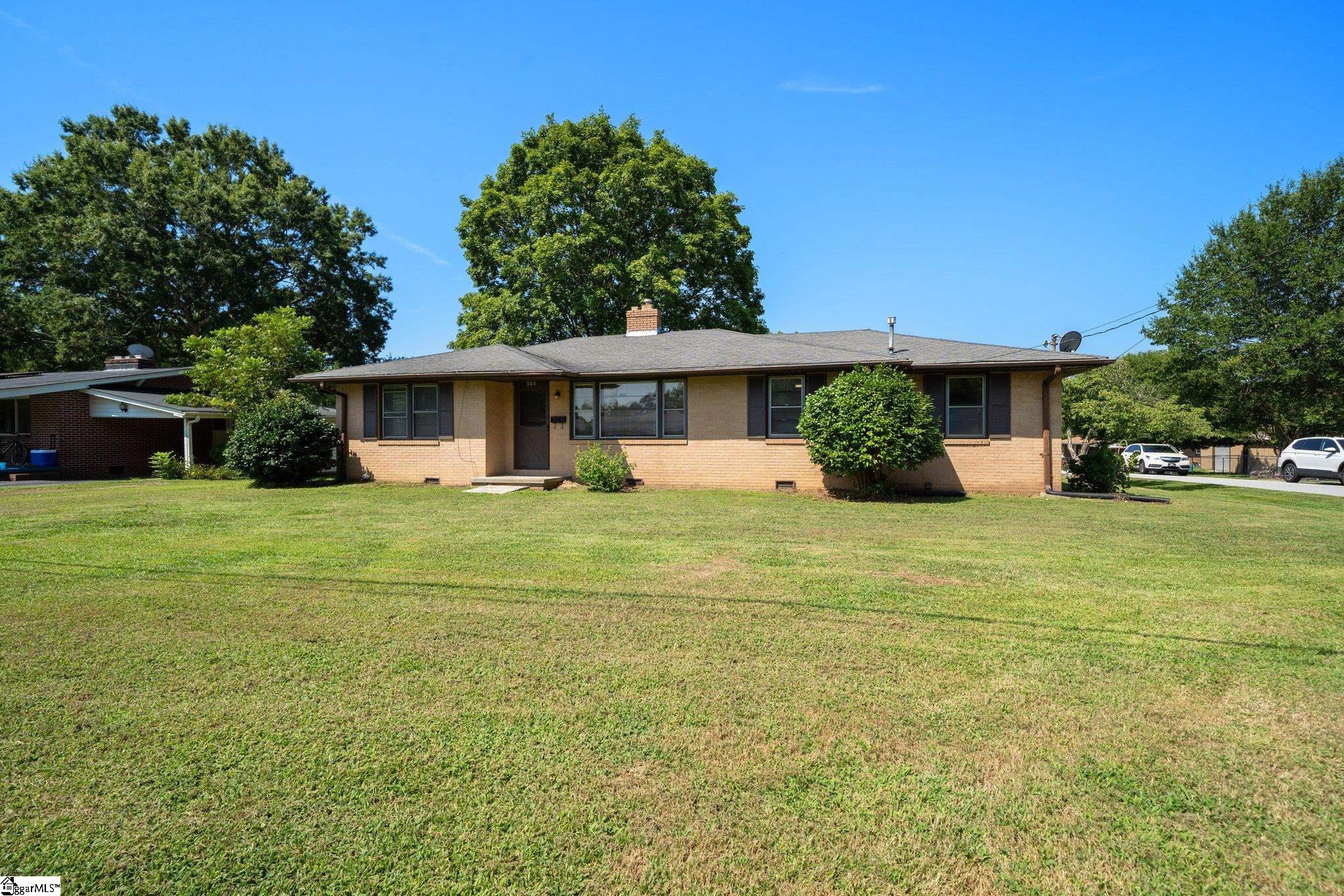 300 Reeves Drive Simpsonville, SC 29681 - Photo 3 of 28