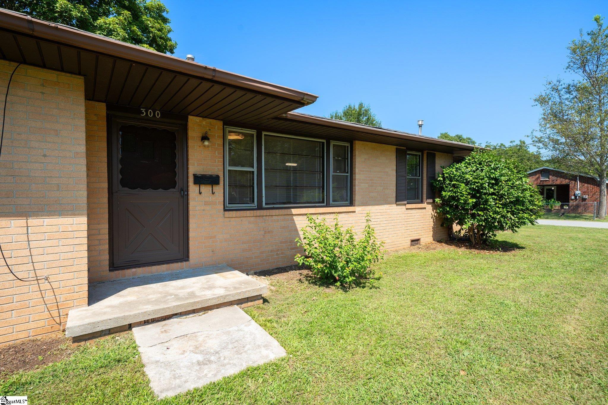 300 Reeves Drive Simpsonville, SC 29681 - Photo 4 of 28