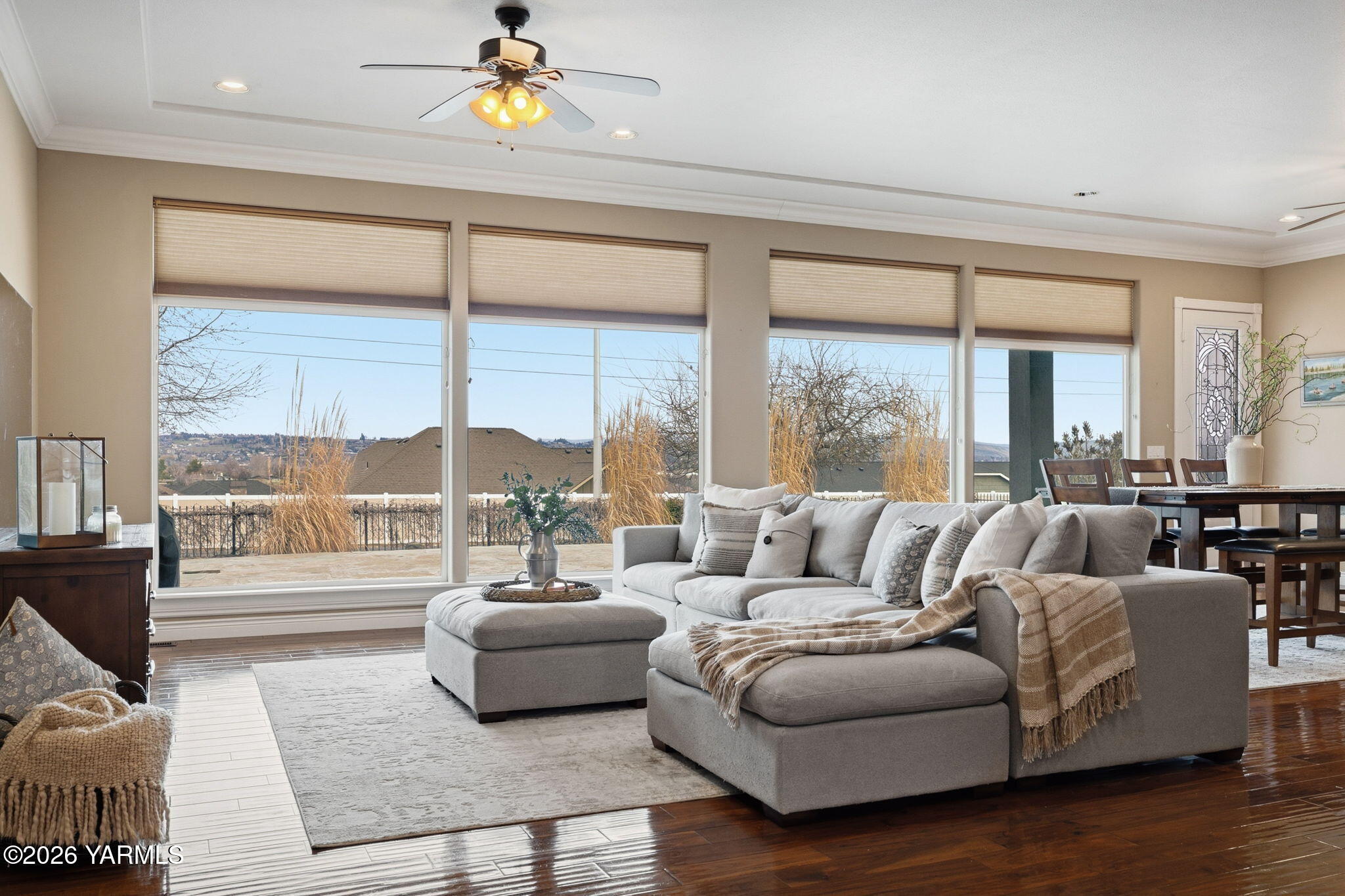 7501 Crestfields Road Yakima, WA 98903 - Photo 12 of 42 Large Windows!