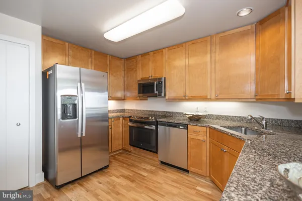 $400,500 | 717 South Christopher Columbus Boulevard, Unit 704, Philadelphia, PA 19147