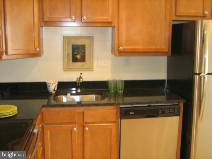 7614 Bells Mill Road Bethesda, MD 20817 - Photo 11 of 30 Kitchen