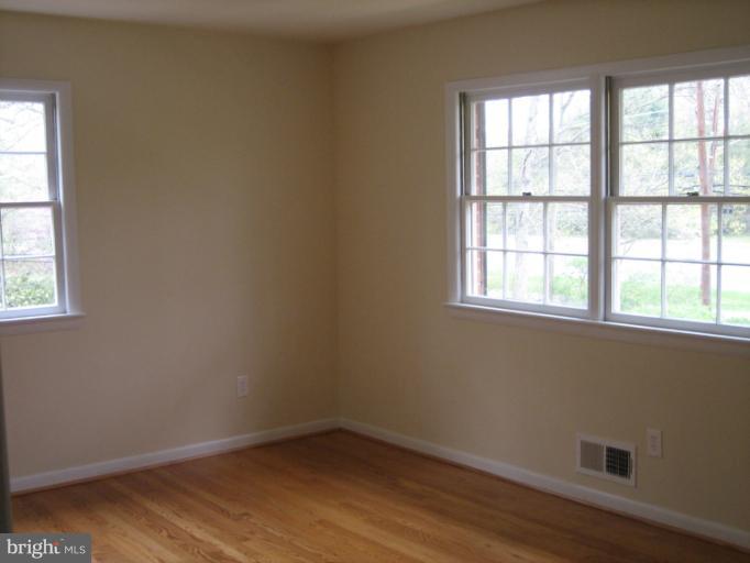 7614 Bells Mill Road Bethesda, MD 20817 - Photo 16 of 30 Bedroom