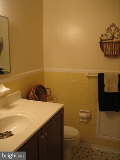 7614 Bells Mill Road Bethesda, MD 20817 - Photo 19 of 30 Bath