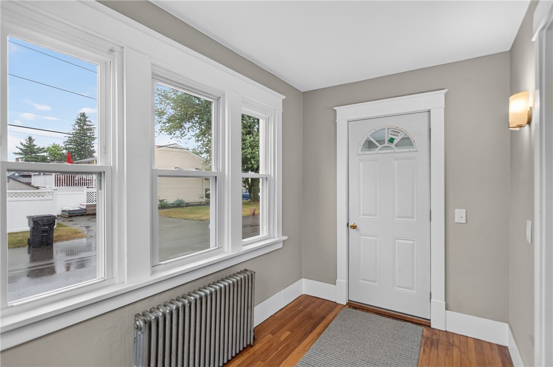 91 Ash Street Warwick, RI 02888 - Photo 6 of 49