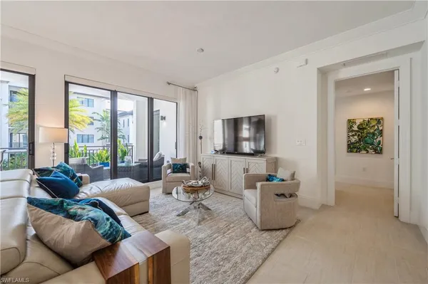 $1,799,995 | 1135 3rd Avenue South, Unit 304, Naples, FL 34102