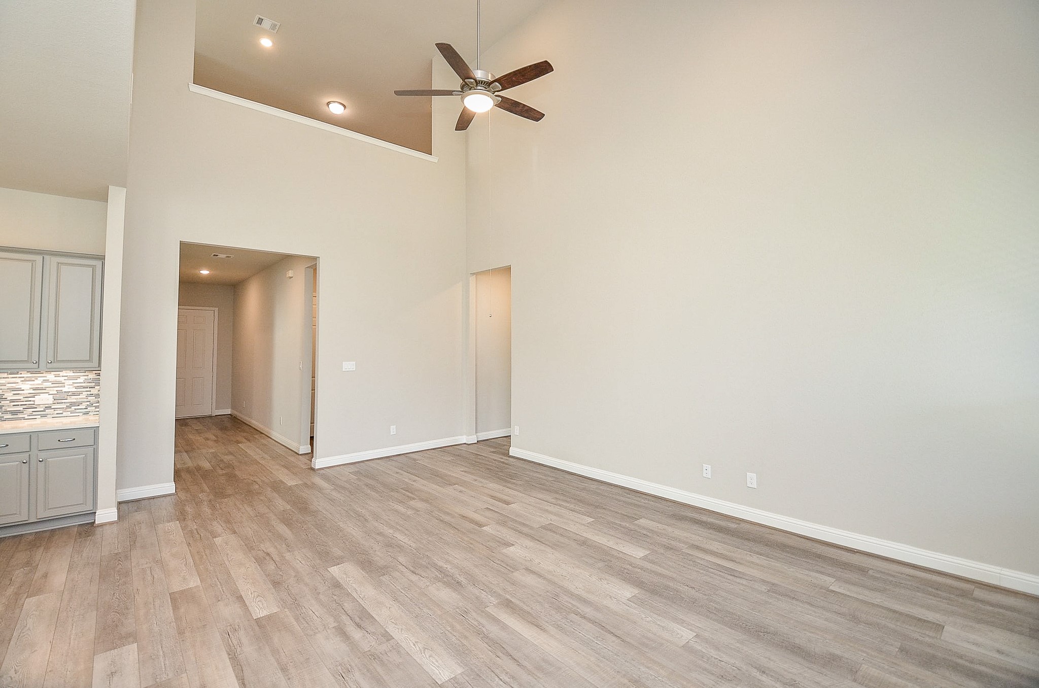338 Summer Landing Court Rosenberg, TX 77469 - Photo 24 of 50 High Ceiling Family Room