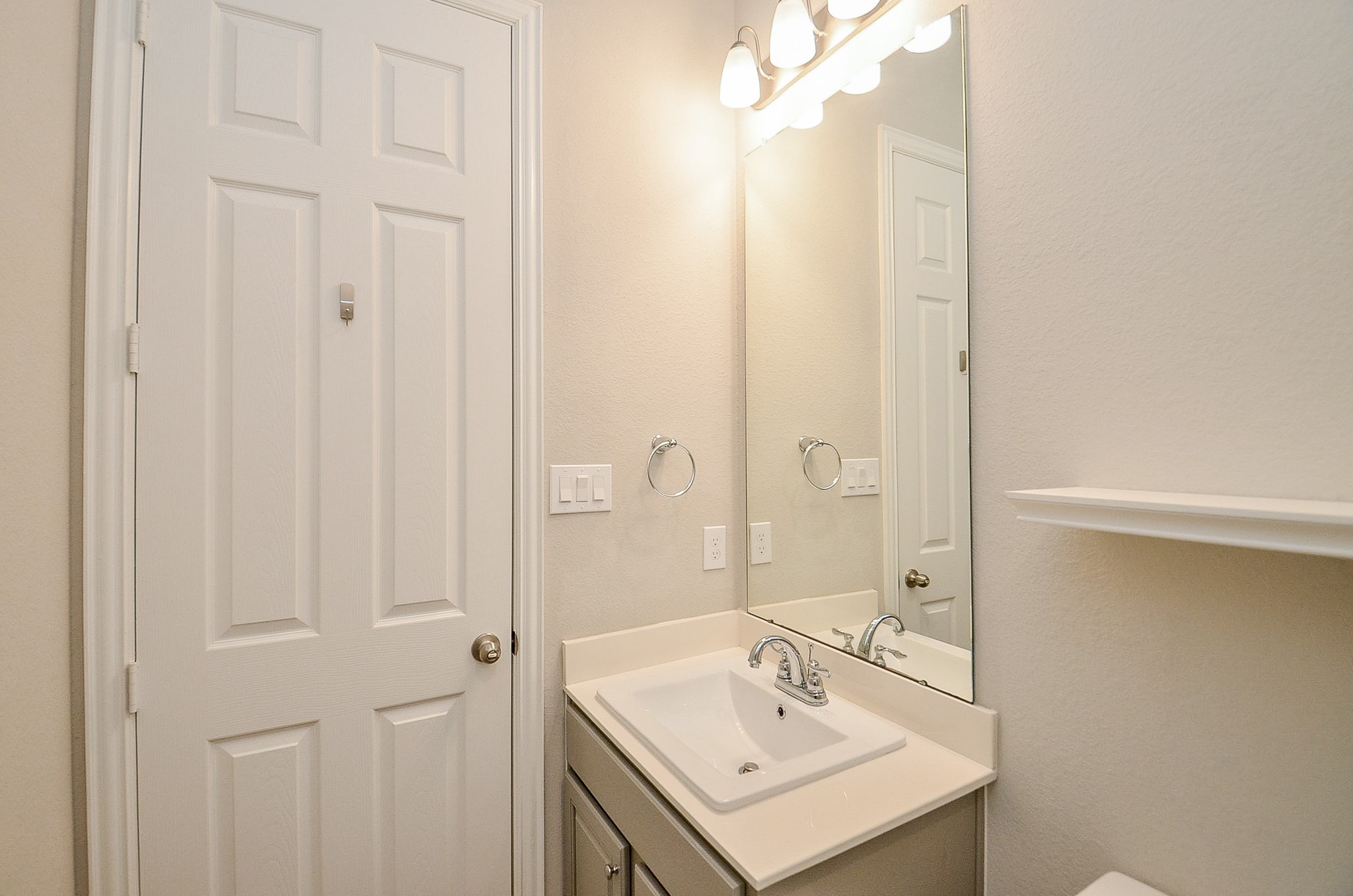 338 Summer Landing Court Rosenberg, TX 77469 - Photo 32 of 50 Downstairs Powder Room