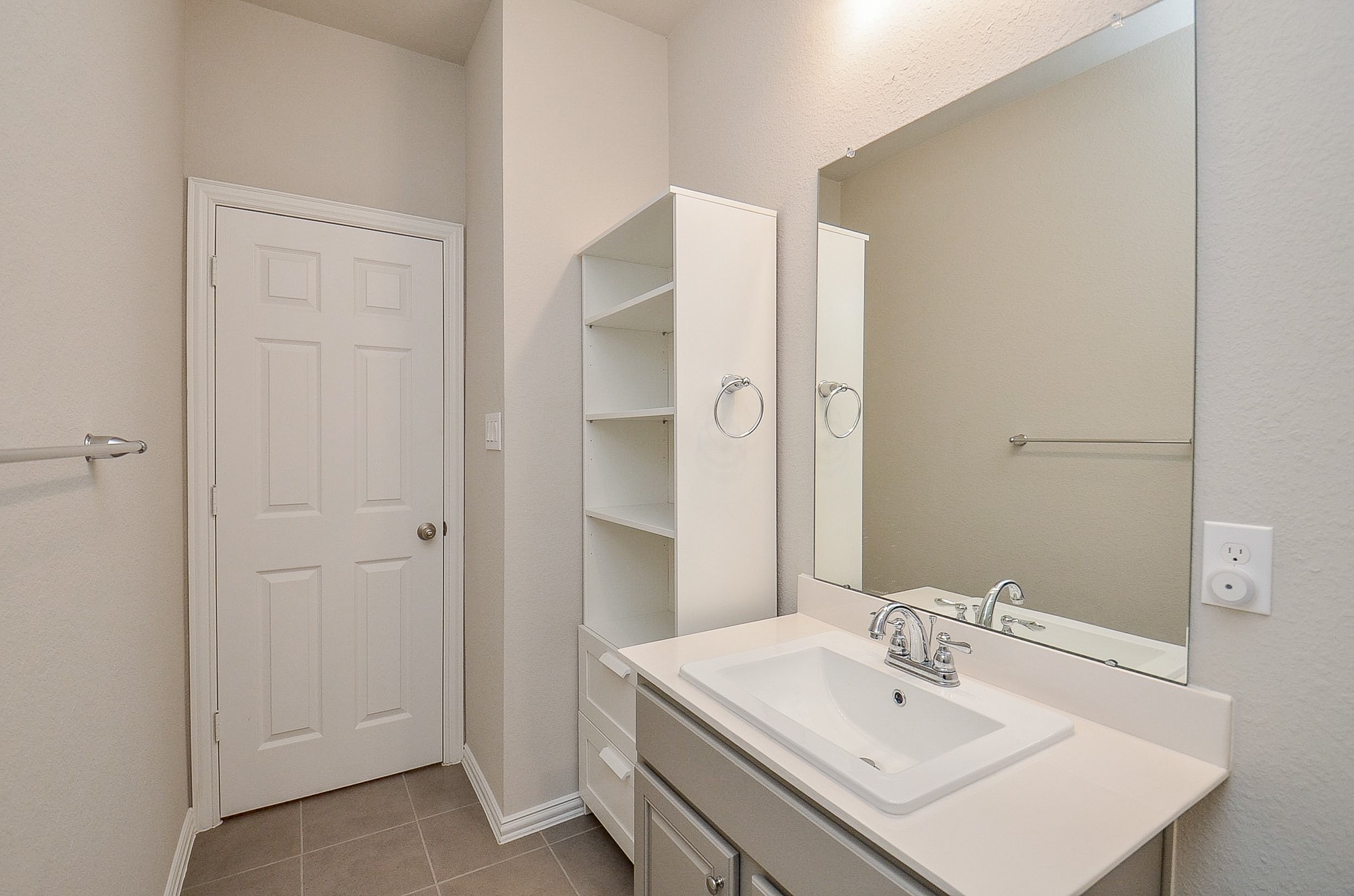 338 Summer Landing Court Rosenberg, TX 77469 - Photo 46 of 50 Upstairs 2nd Full Bath