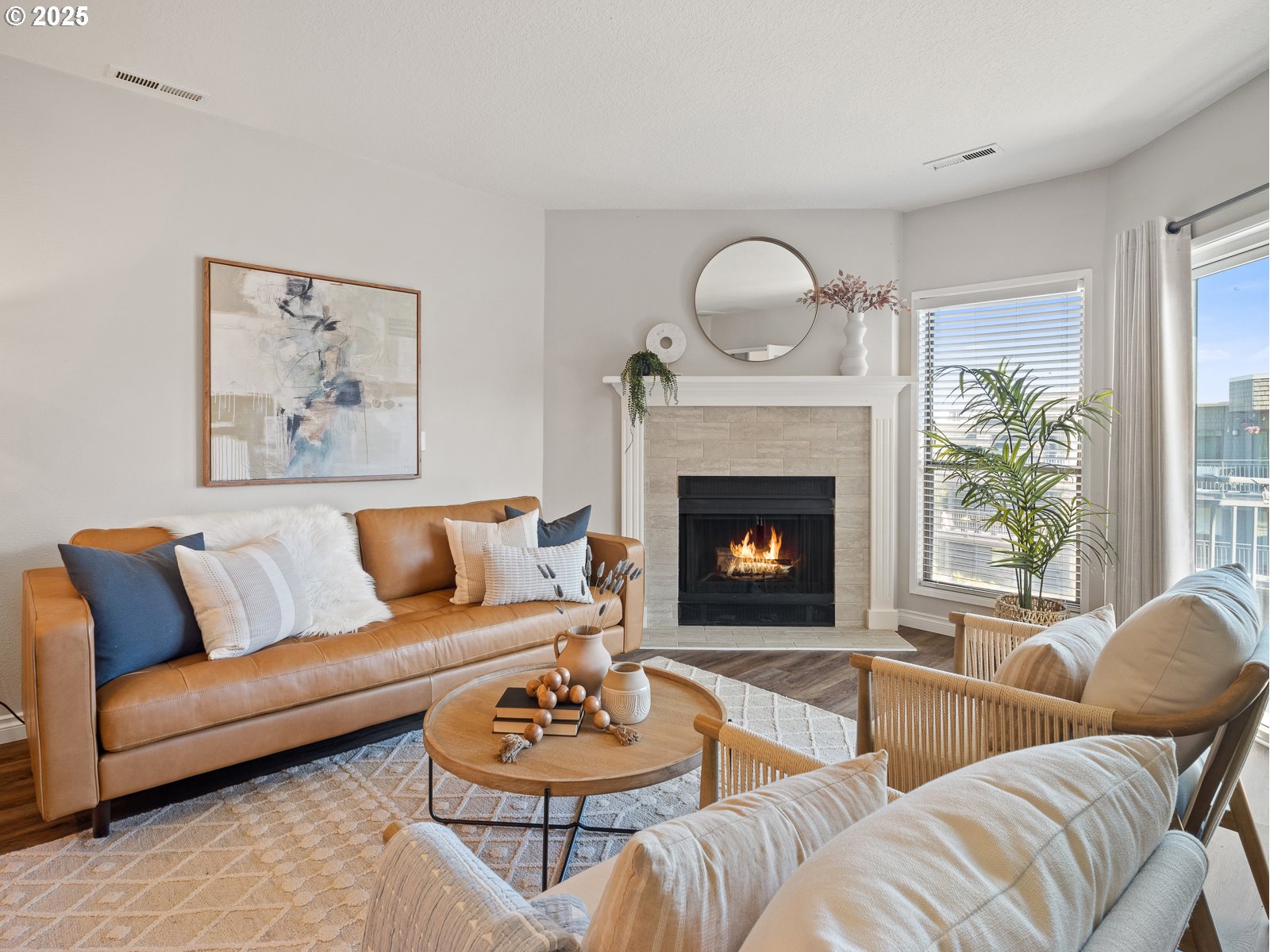 5624 South Riverside Drive, Unit 9 Portland, OR 97239 - Photo 15 of 39 Fireplace Gas