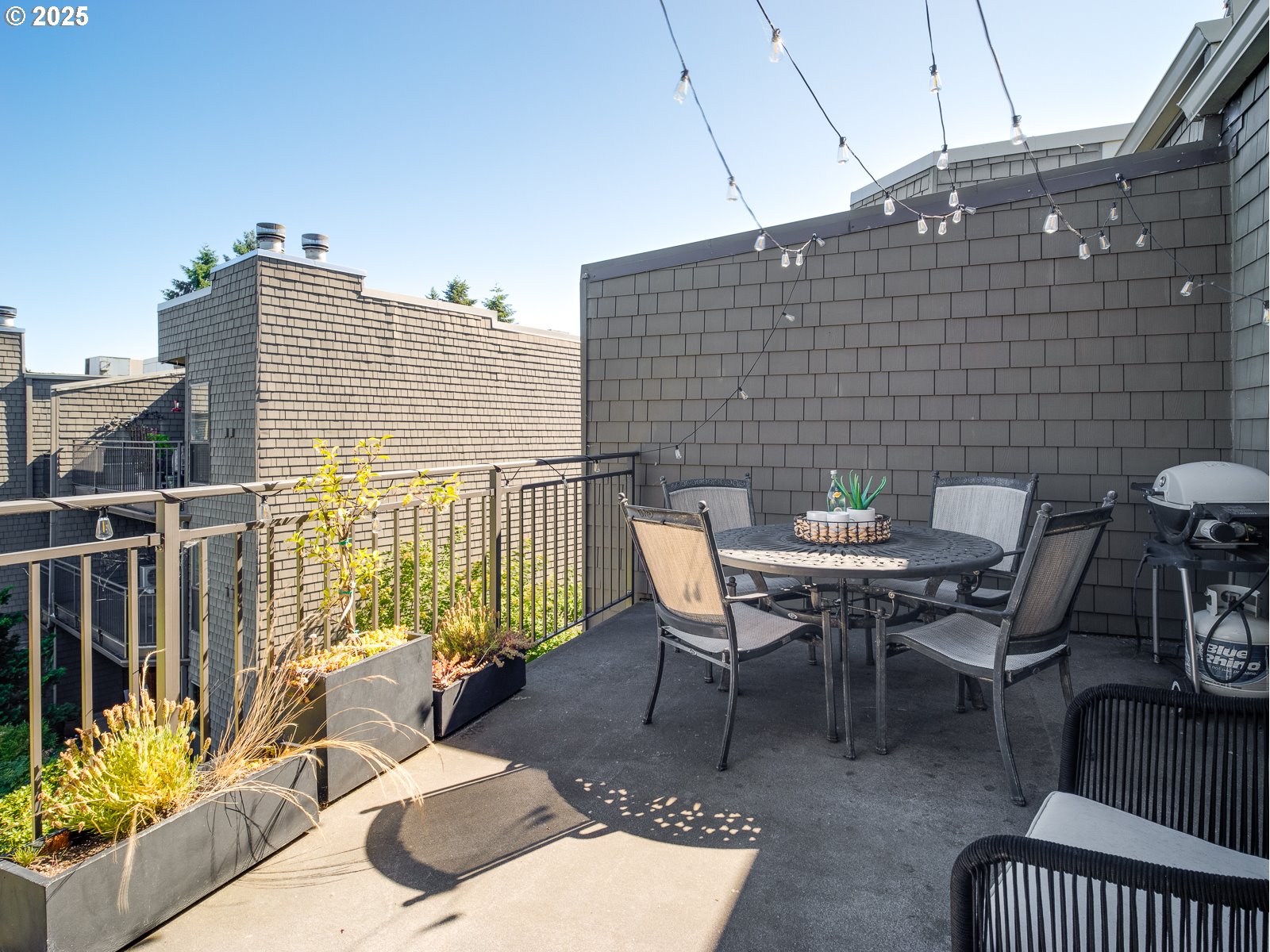 5624 South Riverside Drive, Unit 9 Portland, OR 97239 - Photo 32 of 39 Patio