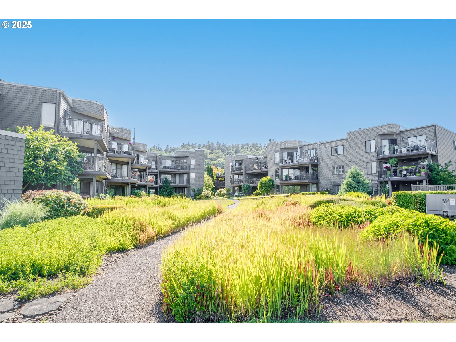 5624 South Riverside Drive, Unit 9 Portland, OR 97239 - Photo 36 of 39 Gallery Image 36