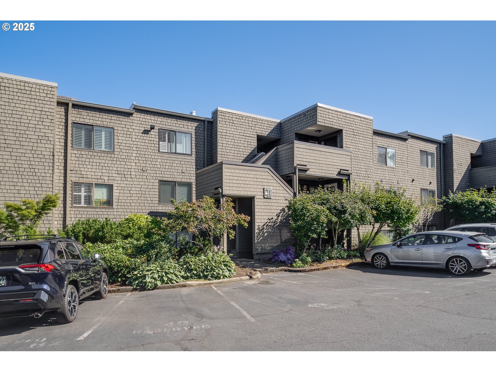 5624 South Riverside Drive, Unit 9 Portland, OR 97239 - Photo 39 of 39 Garage