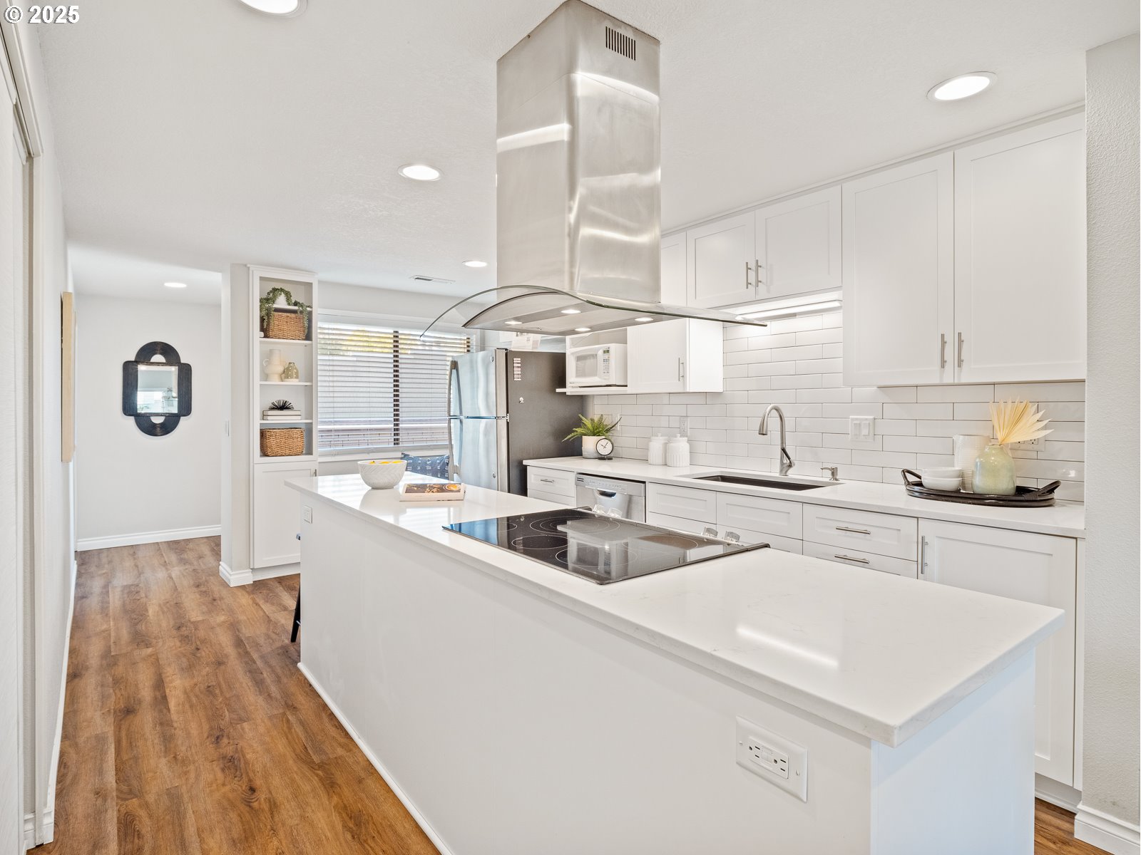 5624 South Riverside Drive, Unit 9 Portland, OR 97239 - Photo 8 of 39 Gallery Image 8