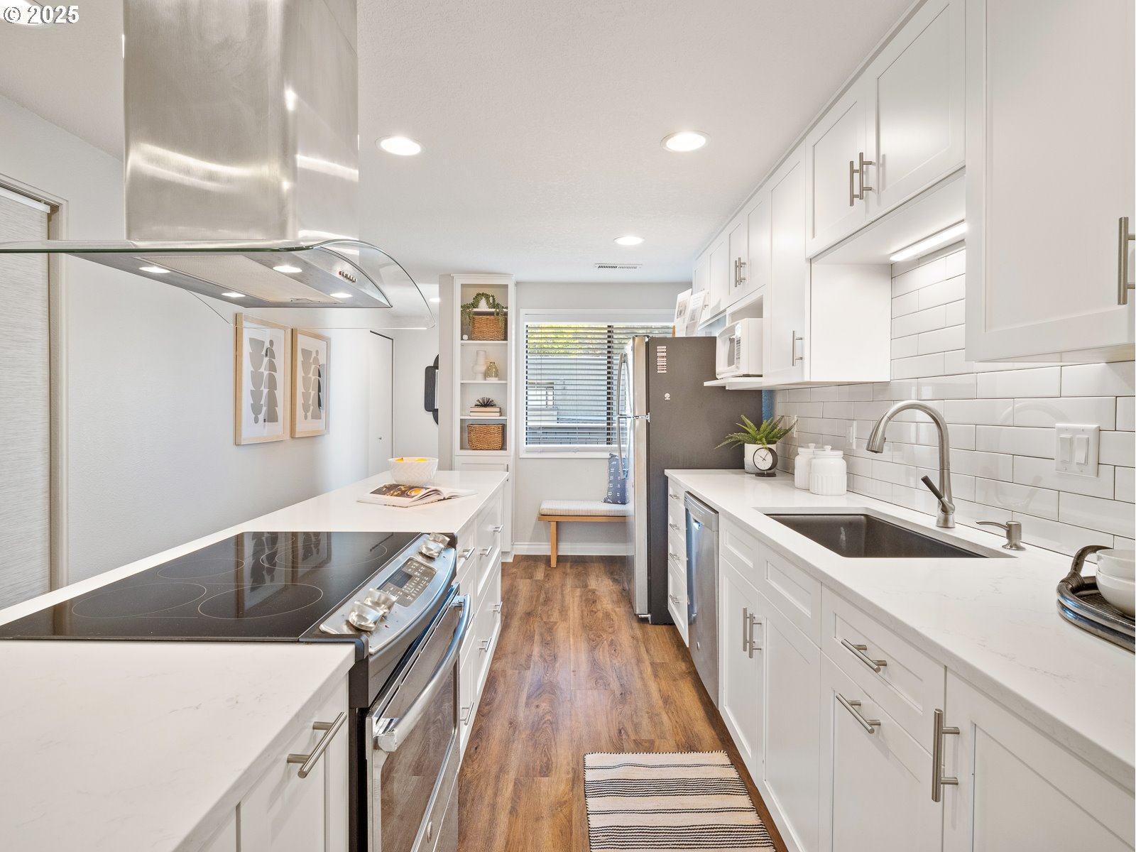 5624 South Riverside Drive, Unit 9 Portland, OR 97239 - Photo 9 of 39 Gallery Image 9