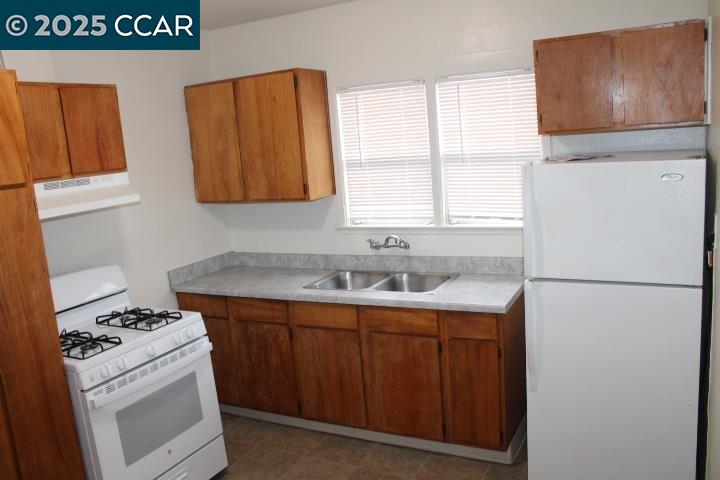 5918 Alameda Avenue, Unit 5918 Richmond, CA 94804 - Photo 5 of 16 a kitchen with a stove and a refrigerator