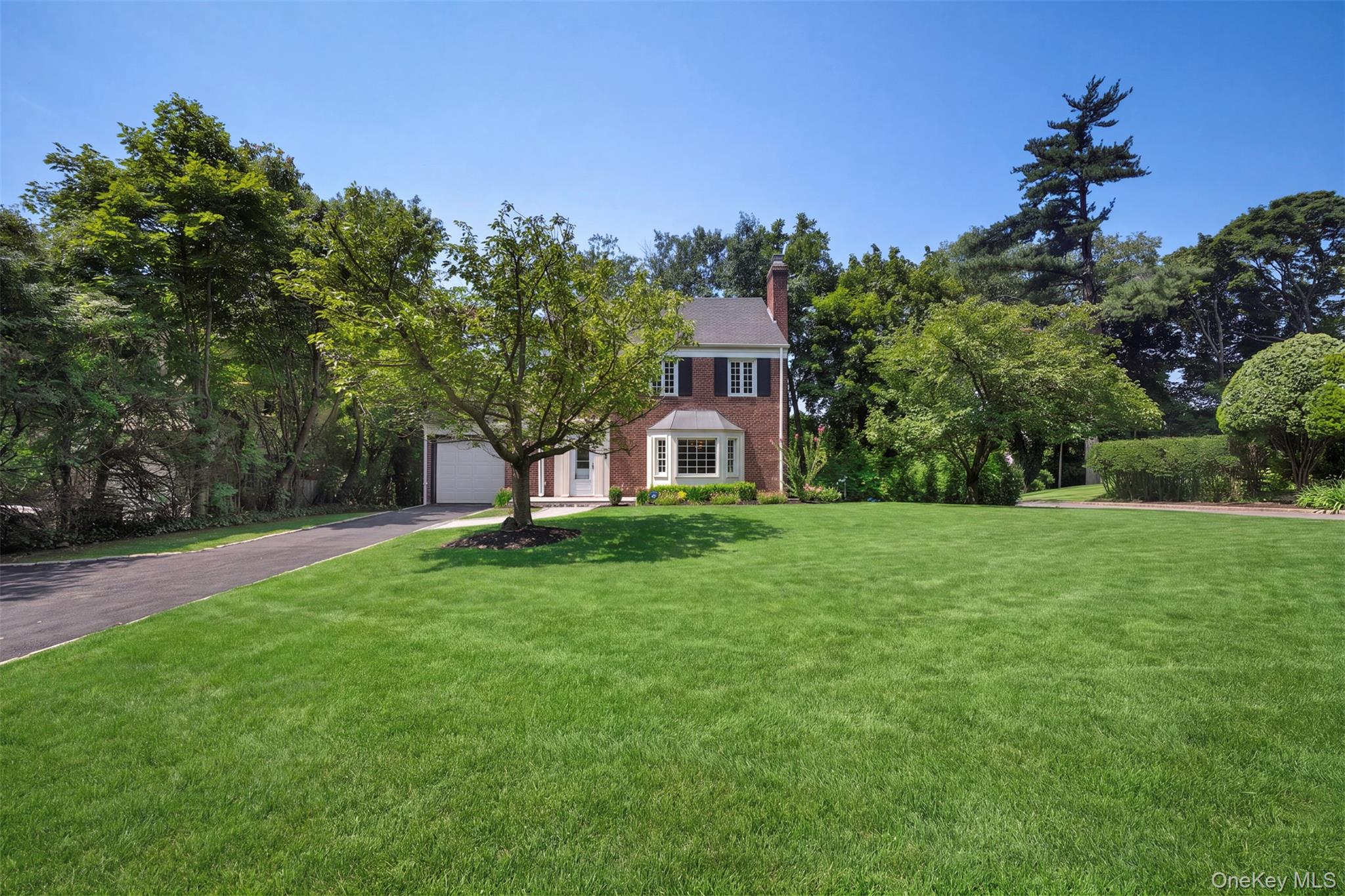 6 Brookbridge Road Great Neck, NY 11021 - Photo 2 of 38