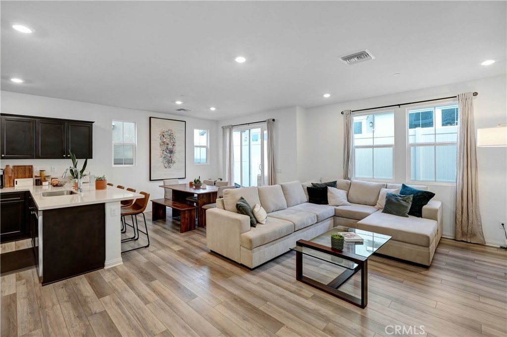 1635 Crepe Myrtle Place Upland, CA 91784 - Photo 4 of 25