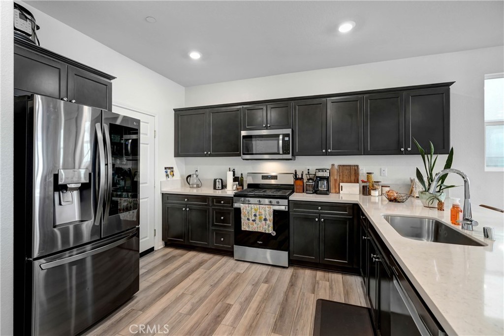 1635 Crepe Myrtle Place Upland, CA 91784 - Photo 9 of 25