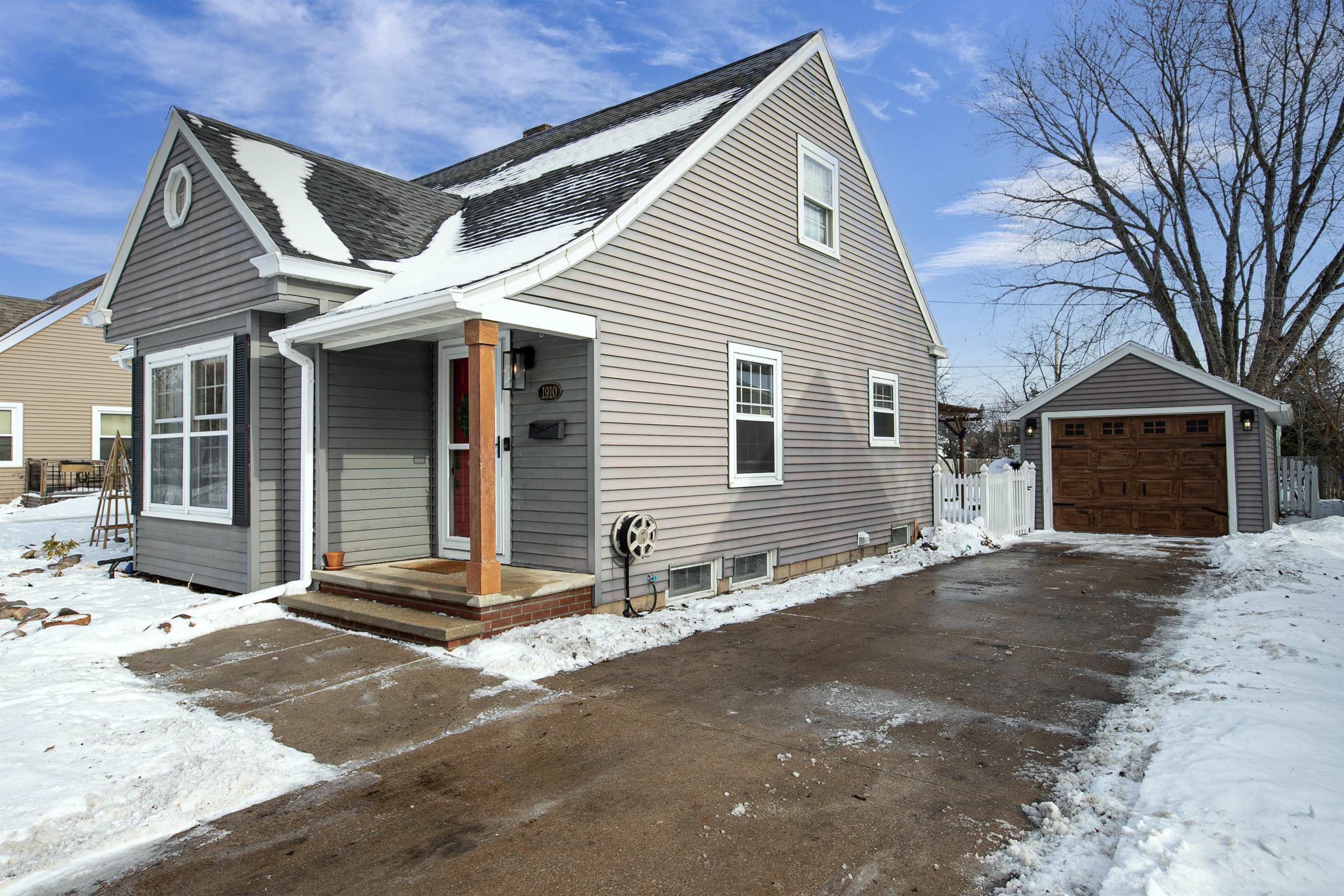 1910 North Lawe Street Appleton, WI 54911 - Photo 4 of 54