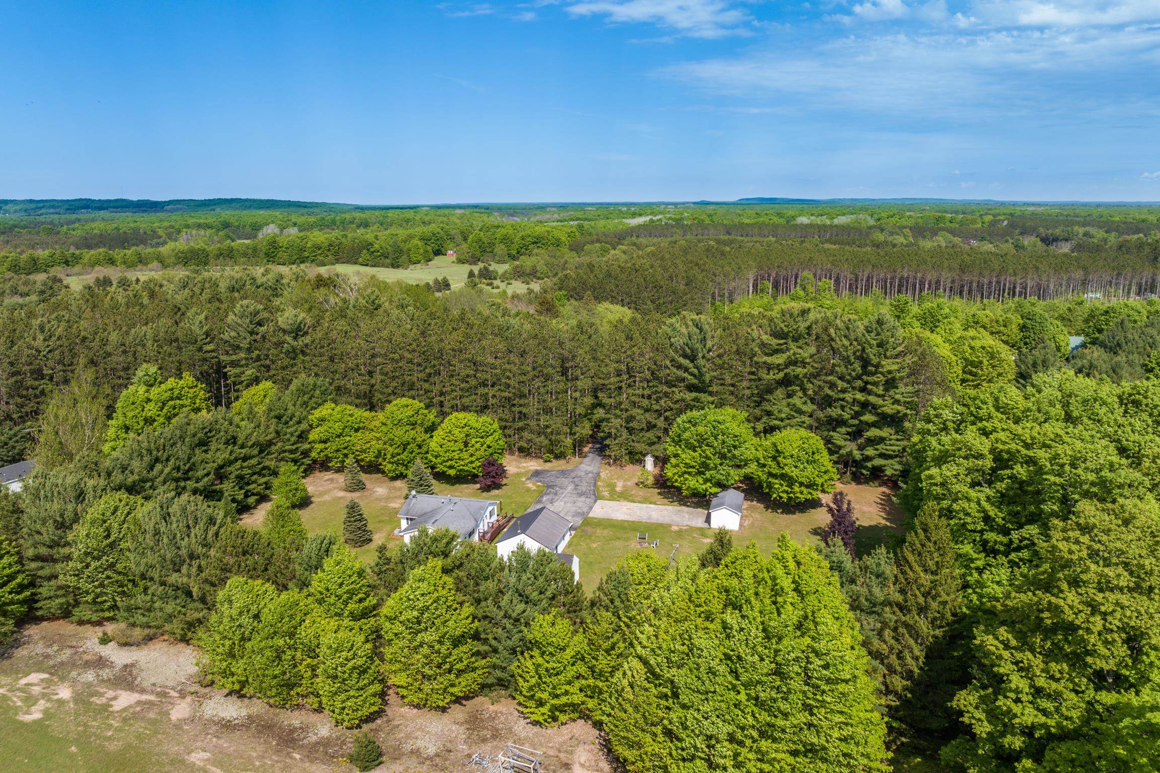 1836 Hanmer Road Benzonia, MI 49616 - Photo 30 of 37