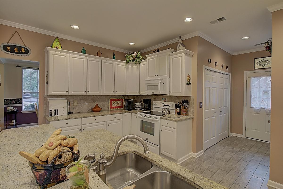 105 Old Course Road Summerville, SC 29485 - Photo 16 of 45 Kitchen