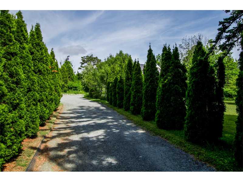 322 Indian Avenue Middletown, RI 02842 - Photo 7 of 24 Exterior Front.