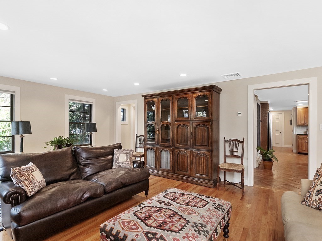 154 Harrington Road Waltham, MA 02452 - Photo 5 of 38 Gallery Image 5