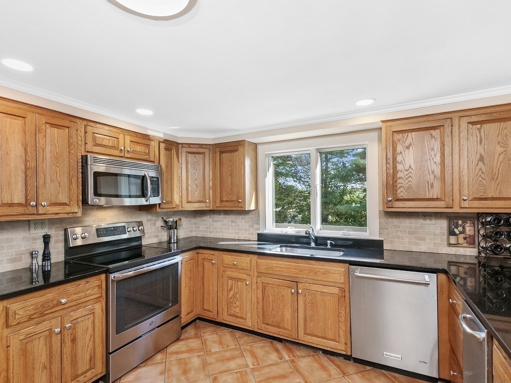 154 Harrington Road Waltham, MA 02452 - Photo 6 of 38 Gallery Image 6