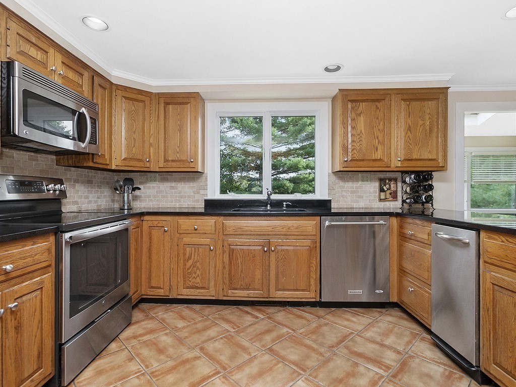 154 Harrington Road Waltham, MA 02452 - Photo 7 of 38 Gallery Image 7