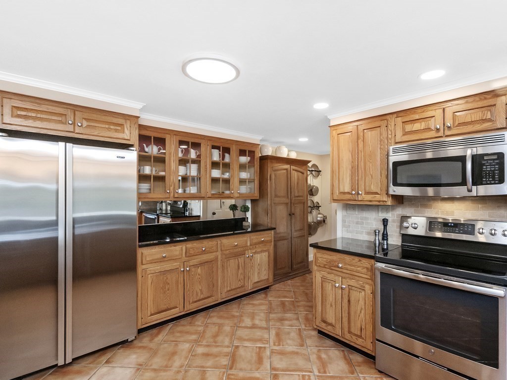 154 Harrington Road Waltham, MA 02452 - Photo 8 of 38 Gallery Image 8