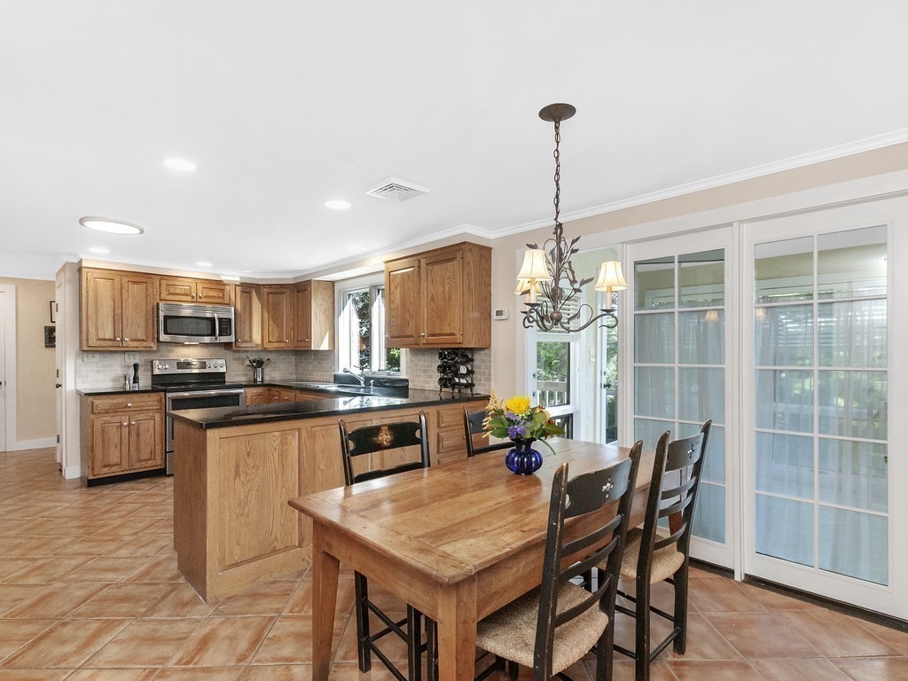 154 Harrington Road Waltham, MA 02452 - Photo 10 of 38 Gallery Image 10