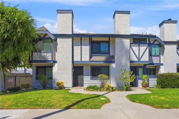 $550,000 | 19231 Sherman Way, Unit 1, Reseda, CA 91335