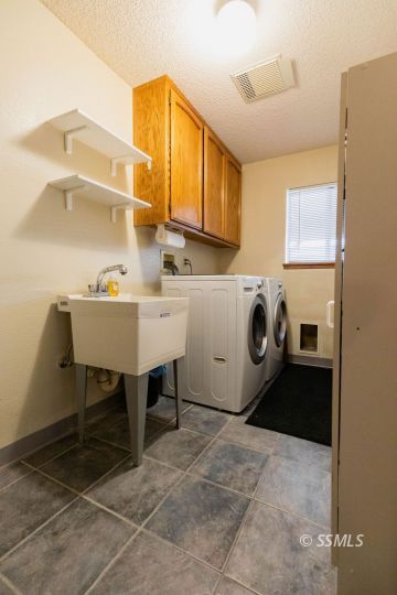 908 North Inyo Street Ridgecrest, CA 93555 - Photo 36 of 46 a utility room with dryer and washer