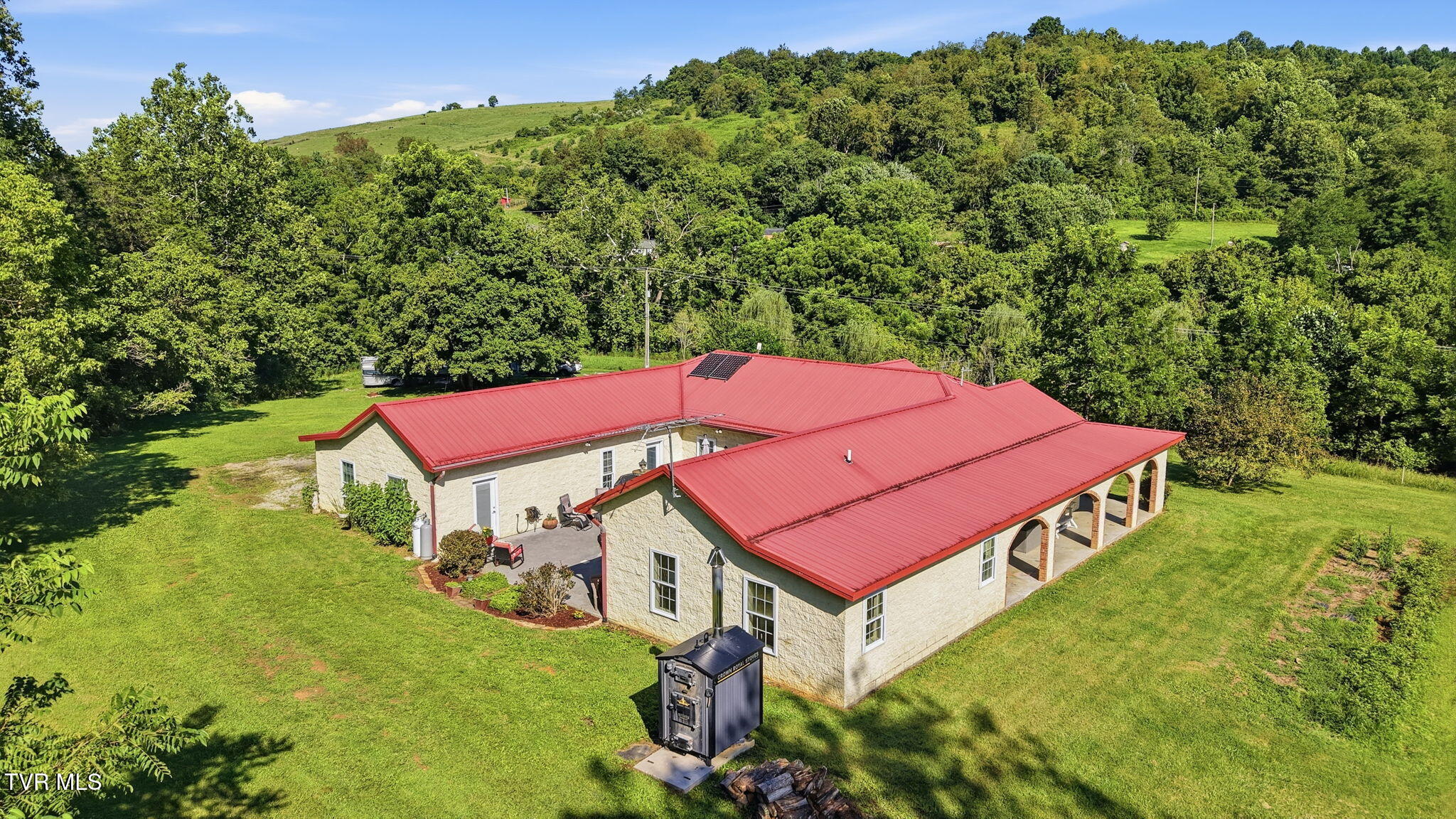 7120 Moccasin Valley Road Lebanon, VA 24266 - Photo 16 of 91 33-web-or-mls-017_DJI_20260804095845_018