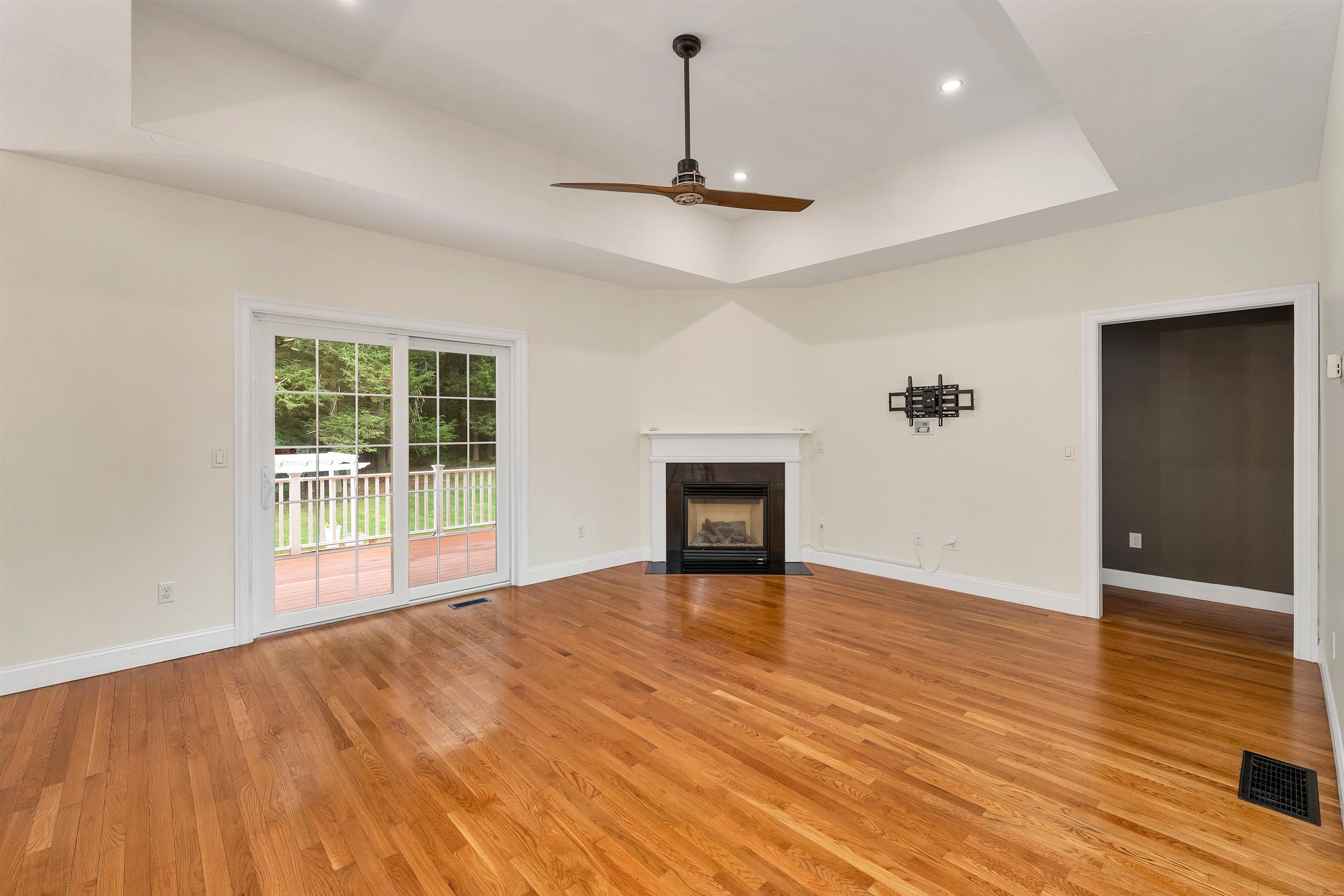 67 Olde Bridge Lane Epping, NH 03042 - Photo 3 of 38