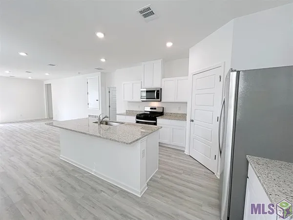 $3,000 | 1047 Drago Drive, Baton Rouge, LA 70820