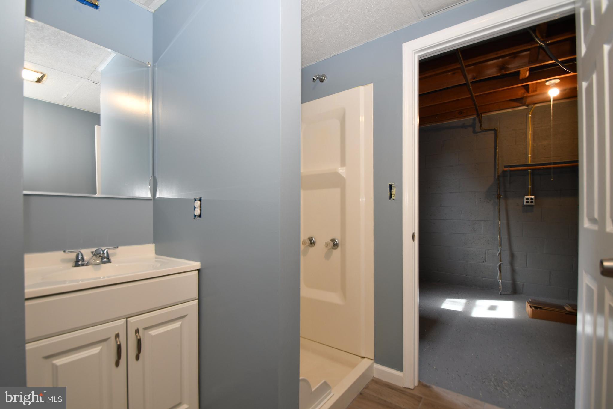 754 Seawall Road Baltimore, MD 21221 - Photo 10 of 29 Bath