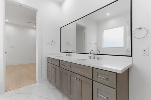 $899,000 | 1005 Walton Street, Houston, TX 77009