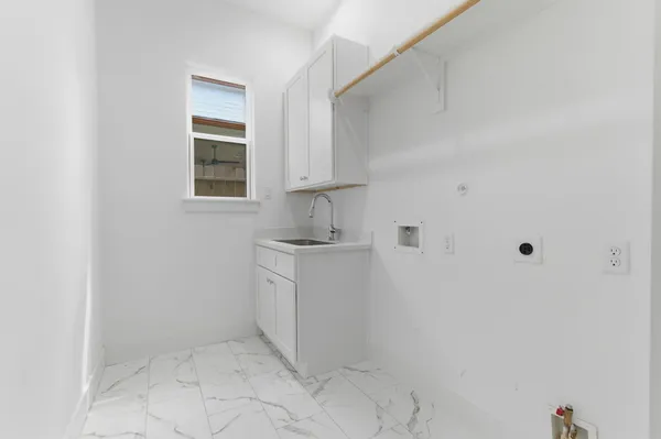 $899,000 | 1005 Walton Street, Houston, TX 77009