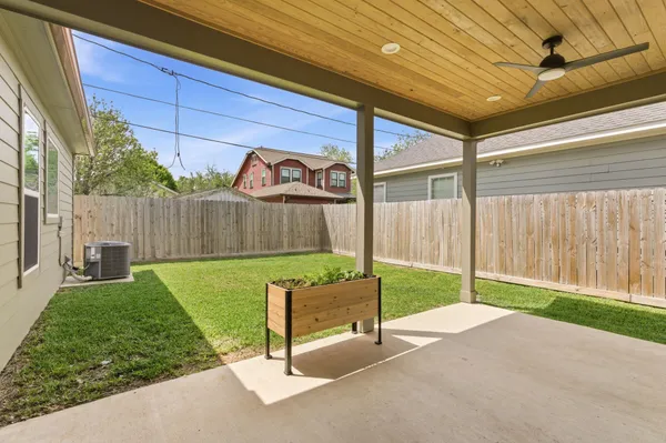 $899,000 | 1005 Walton Street, Houston, TX 77009