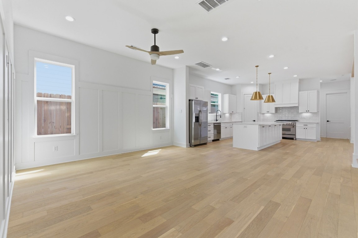 1005 Walton Street Houston, TX 77009 - Photo 35 of 36 Fabulous open floor plan with Great Room opening to kitchen and dining room.