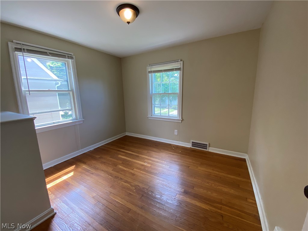 1055 Oxford Road Cleveland, OH 44121 - Photo 16 of 26 Bedroom 3