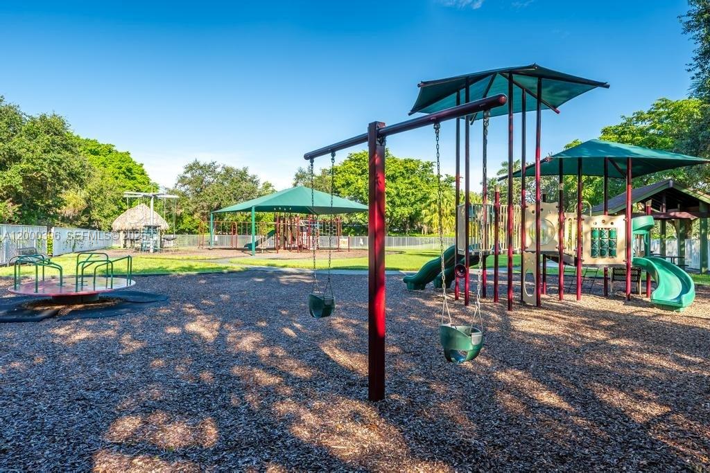 3700 Oak Ridge Lane Weston, FL 33331 - Photo 11 of 19