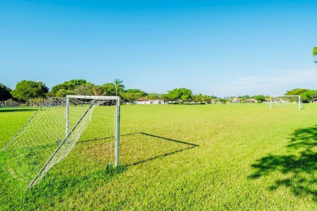 3700 Oak Ridge Lane Weston, FL 33331 - Photo 14 of 19