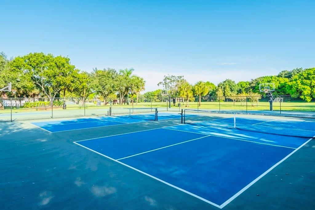 3700 Oak Ridge Lane Weston, FL 33331 - Photo 15 of 19