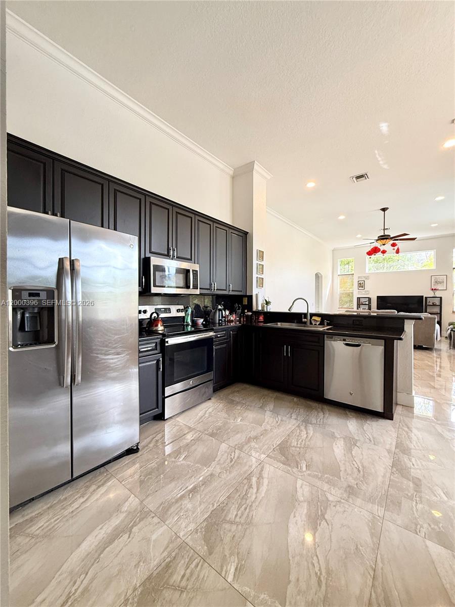 3700 Oak Ridge Lane Weston, FL 33331 - Photo 6 of 19