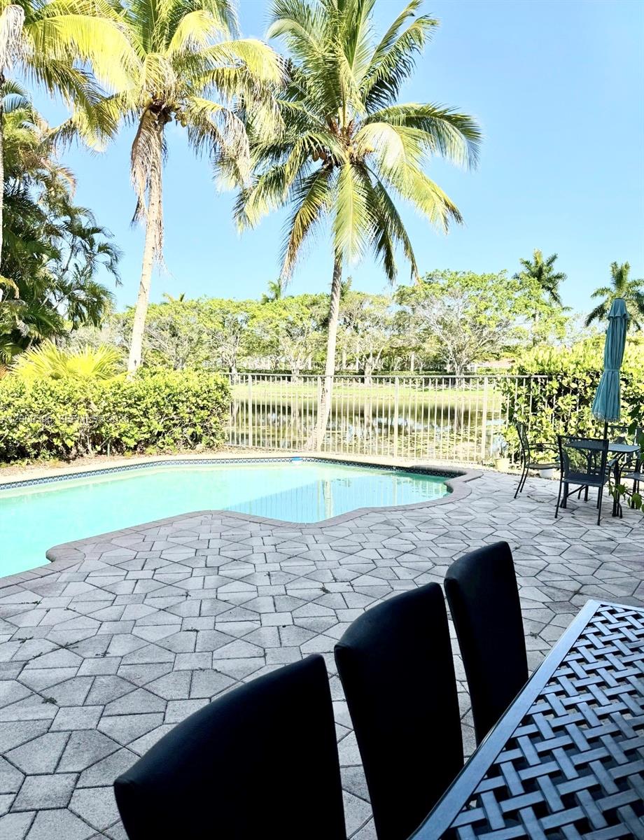 3700 Oak Ridge Lane Weston, FL 33331 - Photo 10 of 19