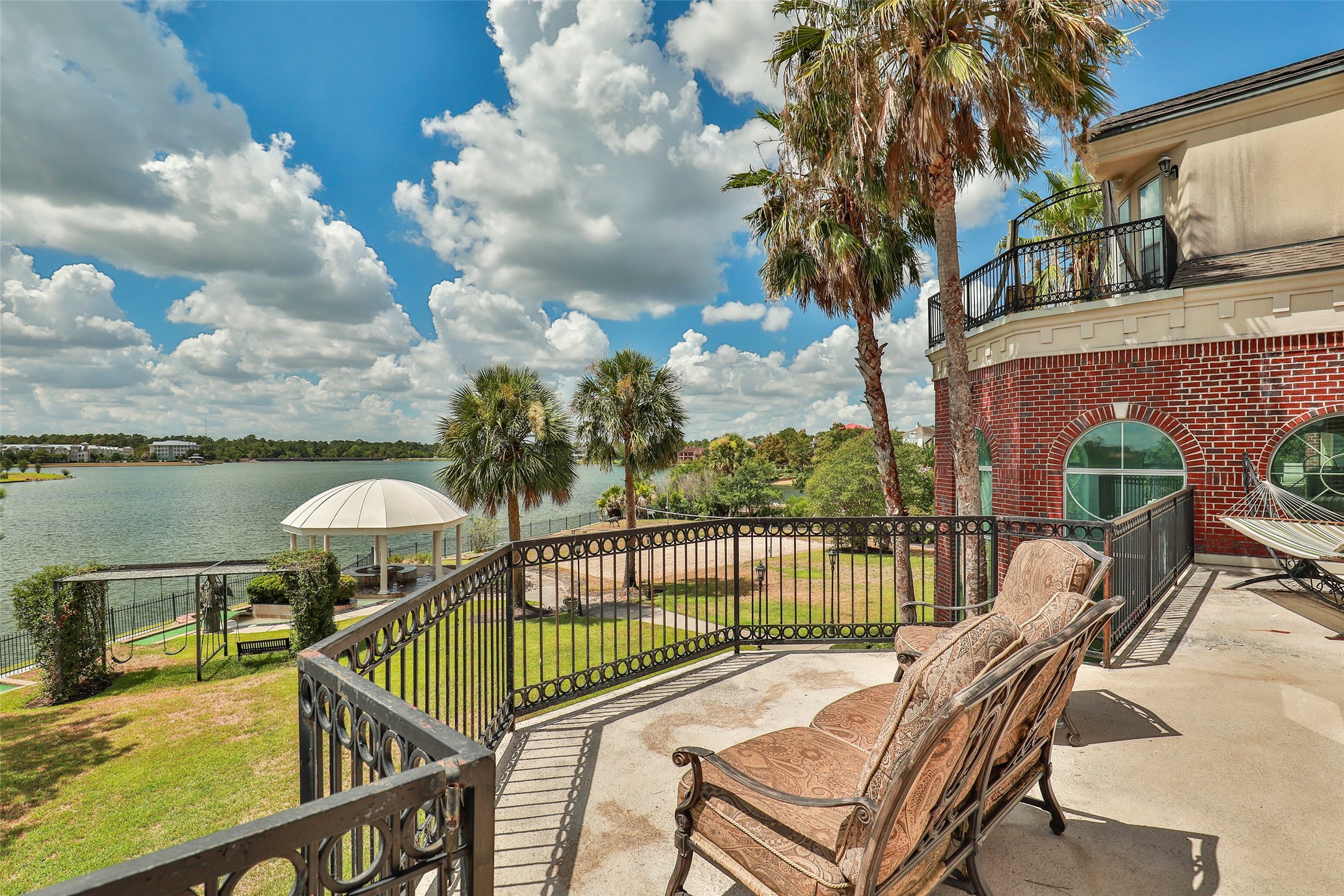 46 South Windsail Place The Woodlands, TX 77381 - Photo 35 of 47 a view of a chairs and table in patio